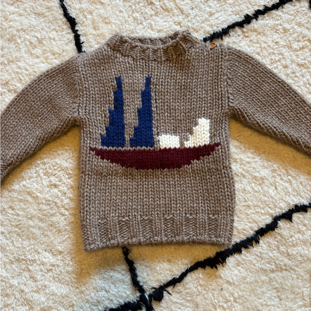 Bob choses sweater. Size 4-5